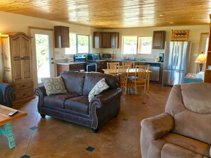 Televisión, reproductor de DVD y estéreo