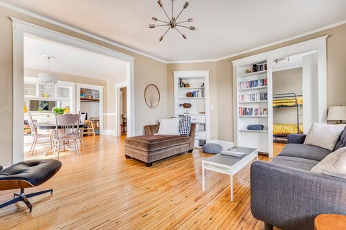 Luxe & Funk lähellä Uptown & Eat Street ~ 6 makuuhuonetta, hyväpalkkaiset palvelut!