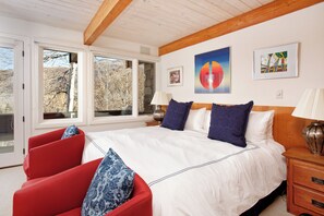 4 habitaciones, tabla de planchar con plancha, internet y ropa de cama 