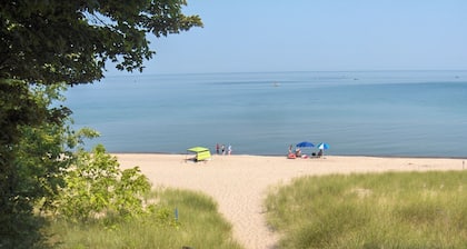 Shorewinds beachhouse Garden Gate opens directly to beachpath No roads to cross!