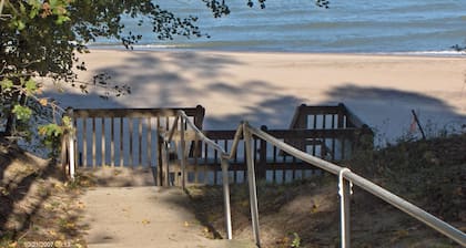 Shorewinds beachhouse Garden Gate opens directly to beachpath No roads to cross!