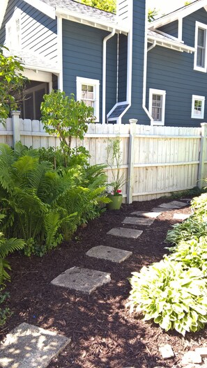 Property grounds - Shorewinds beachhouse Garden Gate opens directly to beachpath No roads to cross! (Union Pier)