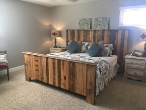 3 bedrooms, desk, iron/ironing board, travel cot - Relax in this Large Sports Village Condo with a Big Deck and Nice Views! (St George)