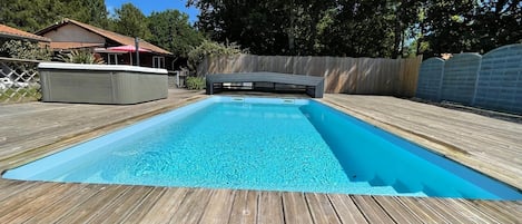 Piscine couverte, piscine extérieure