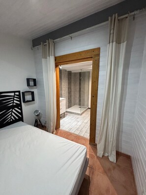 3 habitaciones, tabla de planchar con plancha y wifi gratis 