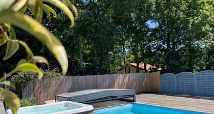 Near Soulac/sea air-conditioned house for 6, indoor swimming pool, jacuzzi