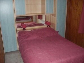 4 bedrooms, iron/ironing board, travel cot, free WiFi