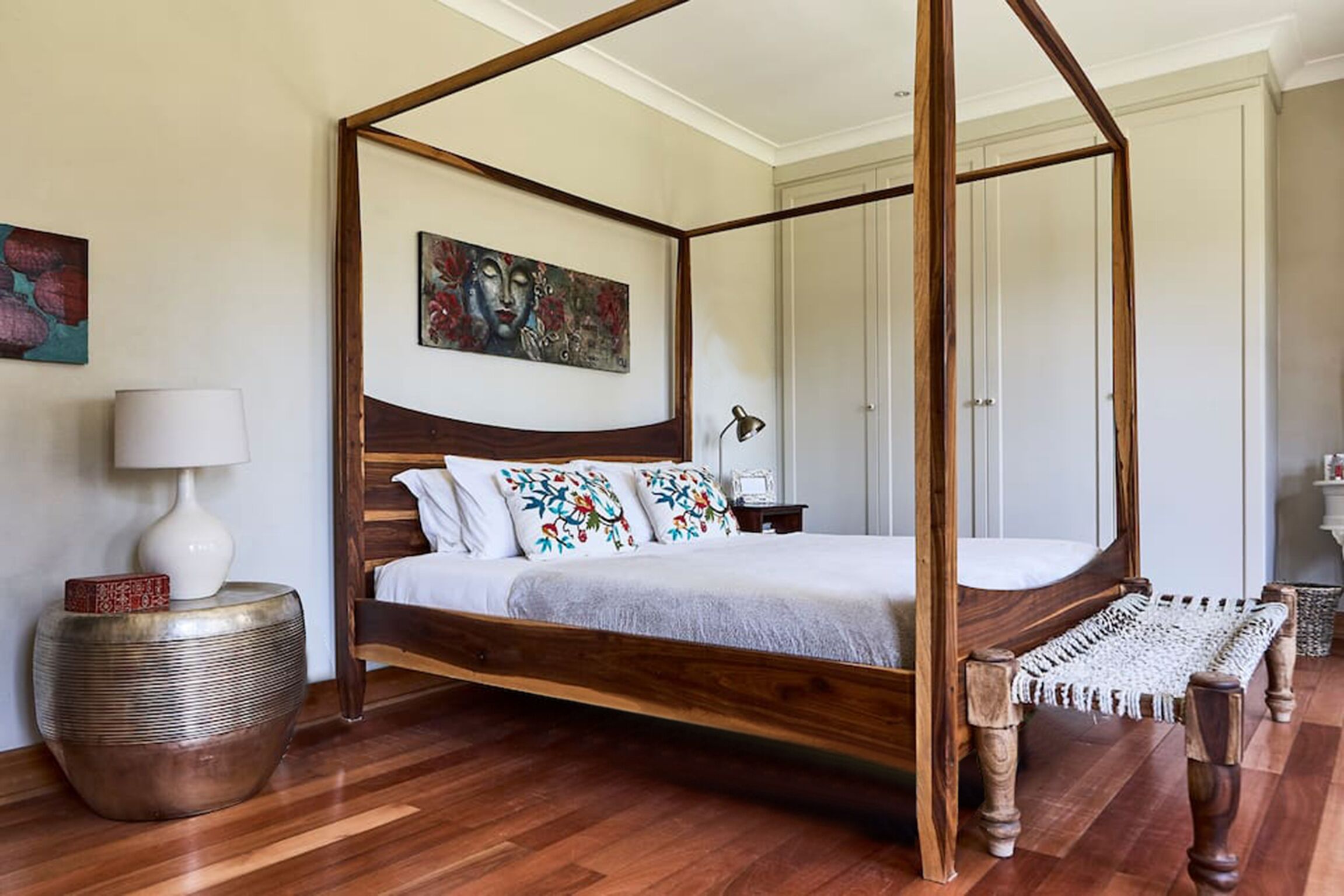 4 bedrooms, desk, iron/ironing board, travel crib