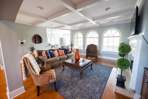 Téléviseur connecté, foyer, lecteur de DVD