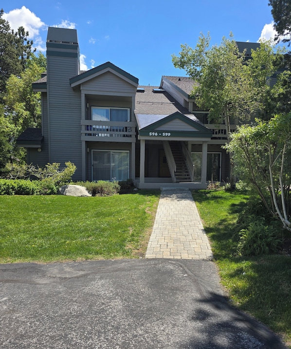 A two-story house with a covered porch and a driveway leading to the entrance. - Snowcreek Resort Vacation Rental 596 (Mammoth Lakes)