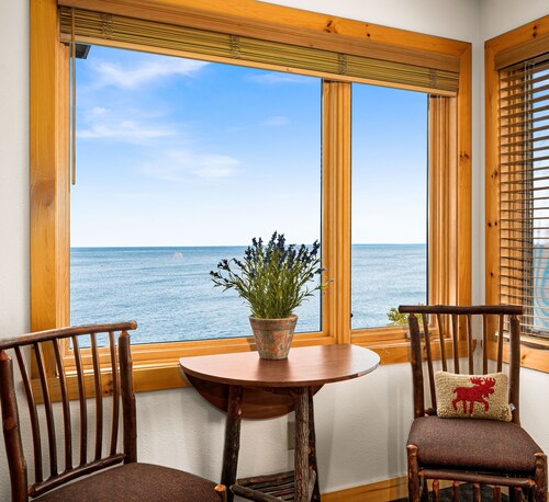Spectacular Upscale Retreat Situated Directly on Lake Superior&#x27;s Shore.