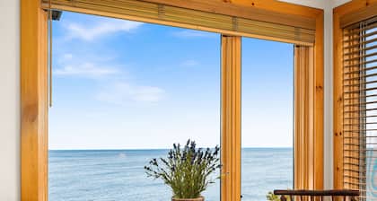Spectacular Retreat Right On Lake Superior Upscale Beautiful Decor'