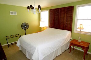 4 habitaciones, tabla de planchar con plancha, wifi y ropa de cama 