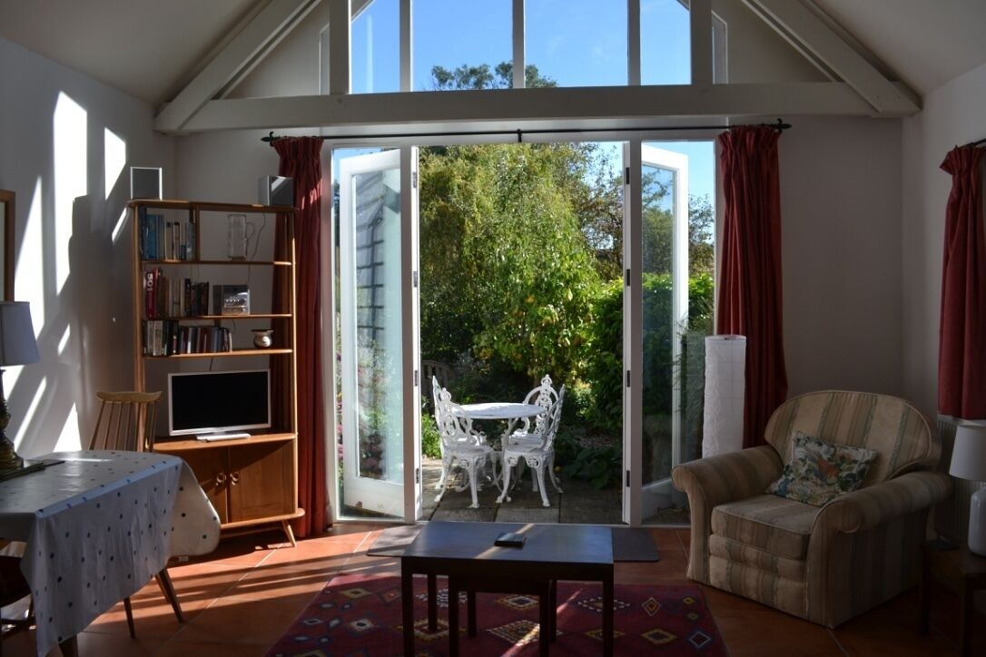 TV connectée, lecteur de DVD, livres, vidéothèque