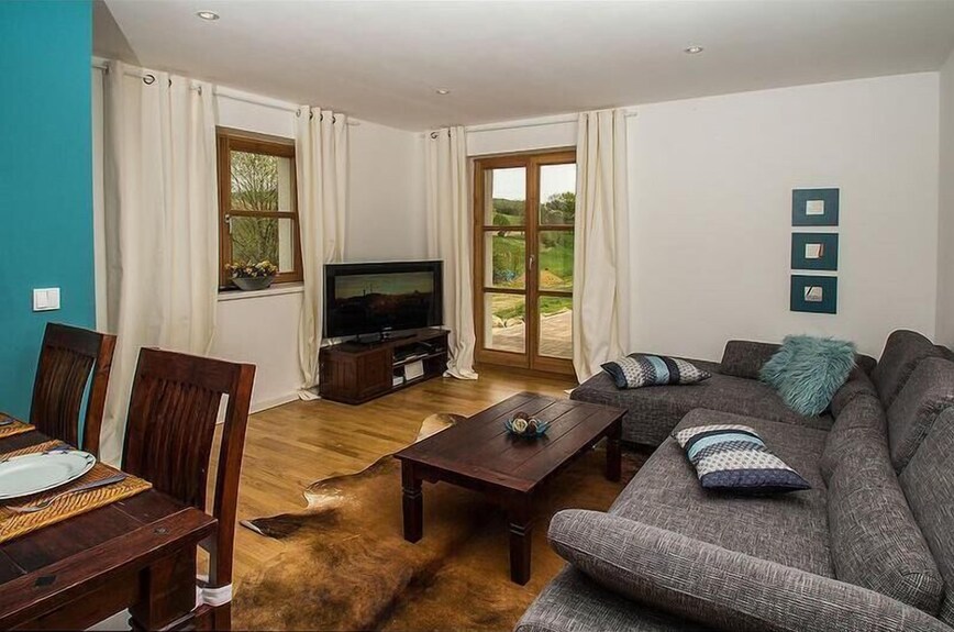 Großzügige Ferienwohnung Mit 2 Schlafzimmern Und Terrasse - Bad Birnbach
