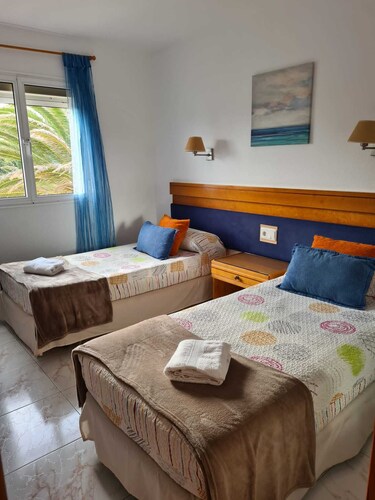 Villa with private pool, terraces and direct access to the sea +Wifi