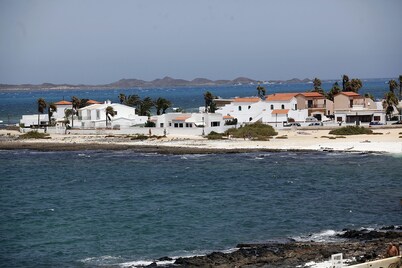 Villa with private pool, terraces and direct access to the sea +Wifi