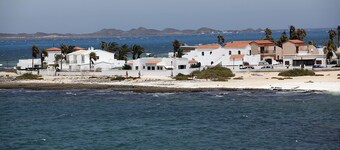 Villa with private pool, terraces and direct access to the sea +Wifi