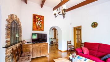 Smart-TV, Kamin, Bücher