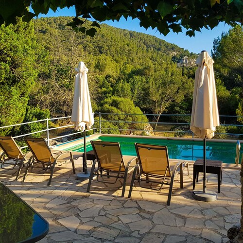 Cottage with private pool, free WIFI, mountain views and huge garden.