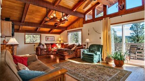 Flat-screen TV, fireplace, DVD player, books - Spacious 2BR\2BA home nestled in the ponderosa pines (Ruidoso)