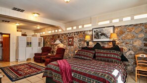 2 bedrooms, pillowtop beds, iron/ironing board, WiFi - Spacious 2BR\2BA home nestled in the ponderosa pines (Ruidoso)
