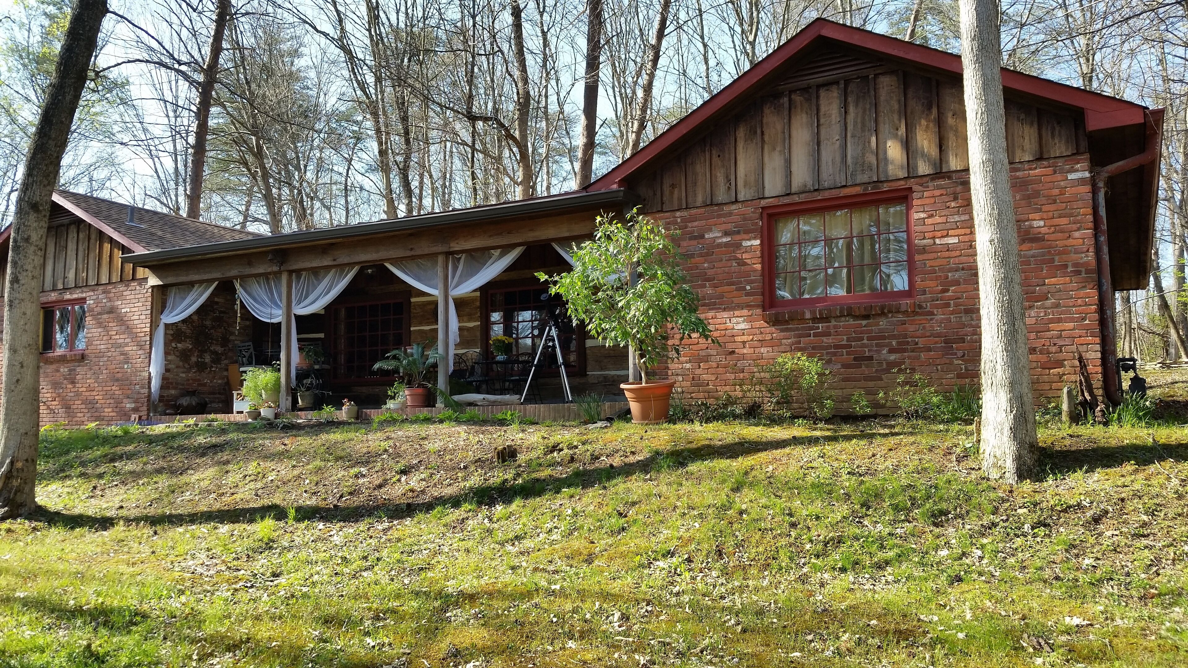 Front porch where you can have your gourmet breakfast and enjoy nature.