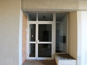 Exterior detail - Duplex Apartment in Biscarrosse Beach - Central Location with Parking and Balcony (Biscarrosse Plage)