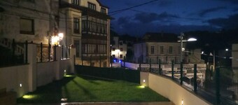 Lejlighed i stueetagen i det historiske centrum af Comillas med privat terrasse
