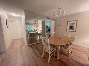 Dining - Walk to Beach & Dining–Coastal Condo Retreat Kingston Arms 11-B by RVA (Sarasota)