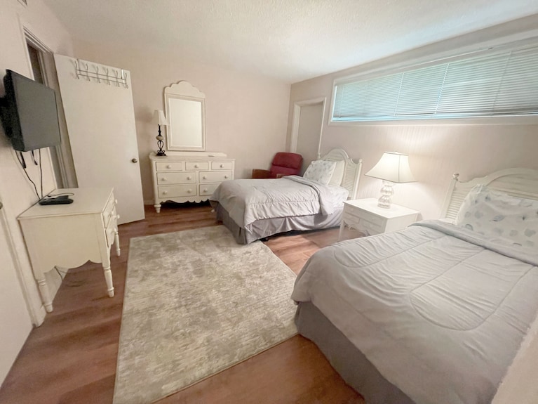 Walk To Beach & Diningcoastal Condo Retreat Kingston Arms 11-b By Rva - Sarasota, FL
