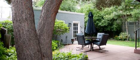 屋外ダイニングエリア