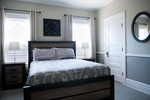 2 habitaciones, escritorio, tabla de planchar con plancha y wifi gratis 