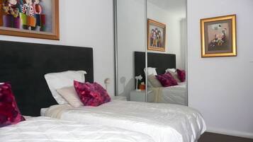 4 bedrooms, iron/ironing board, free WiFi, bed sheets