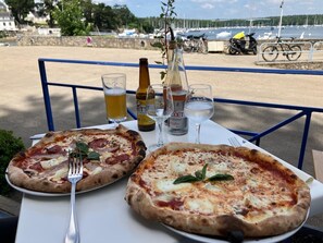 Outdoor dining - Welcome to Sainte-Marine! Cosy 3★ holiday apartment just 150m from the beach (Combrit)