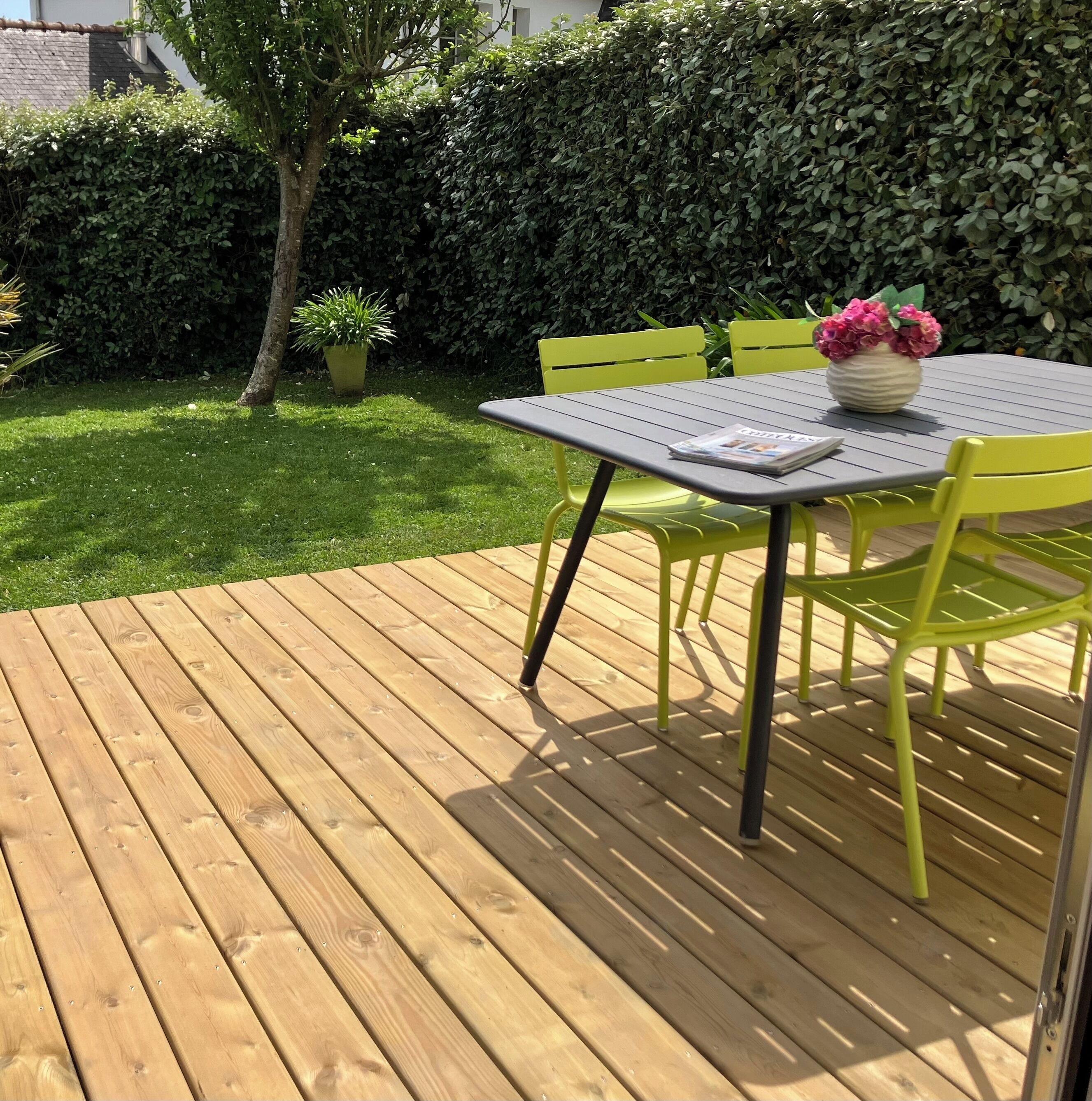 Terrasse exposée Sud, salon de jardin Fermob