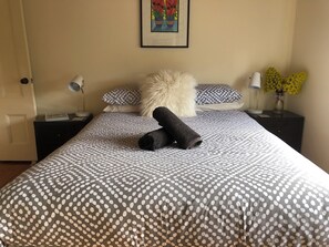 3 bedrooms, desk, iron/ironing board, WiFi