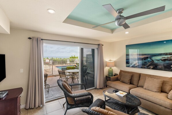 Televisión, reproductor de DVD, estéreo y oficina 