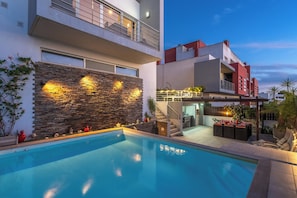 حمّام سباحة خارجي