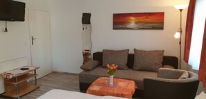 TV - House Gudrun FeWo 7 OG - Stranddistel - House Gudrun: Apartment 7 (Zinnowitz)