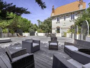 Terrace/patio - Family Villa Steps from Moulleau and Arbousiers Beach - Arcachon (Arcachon)