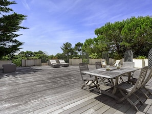 Outdoor dining - Family Villa Steps from Moulleau and Arbousiers Beach - Arcachon (Arcachon)