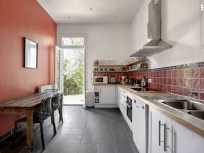 Fridge, microwave, oven, dishwasher - Family Villa Steps from Moulleau and Arbousiers Beach - Arcachon (Arcachon)