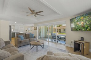 Smart TV, table football, ping pong - Island House Beach Resort V24 (Siesta Key)