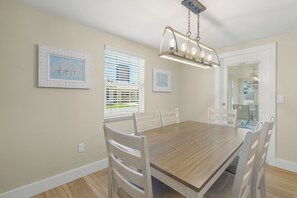 Dining - Island House Beach Resort V24 (Siesta Key)