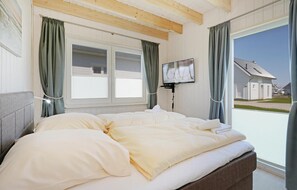 3 bedrooms, free WiFi, bed sheets