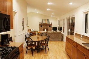 Interior - Lake Leelanau Waterfront With Dock and Panoramic Views. Close to Everything! (Lake Leelanau)