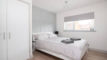 3 bedrooms, iron/ironing board, travel crib, free WiFi