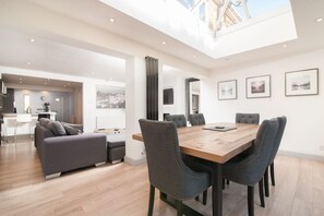 Dining - Modern Living in Old Town Stratford-upon-Avon (Stratford-upon-Avon)