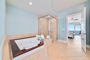 Combined shower/tub, jetted tub, hair dryer, towels